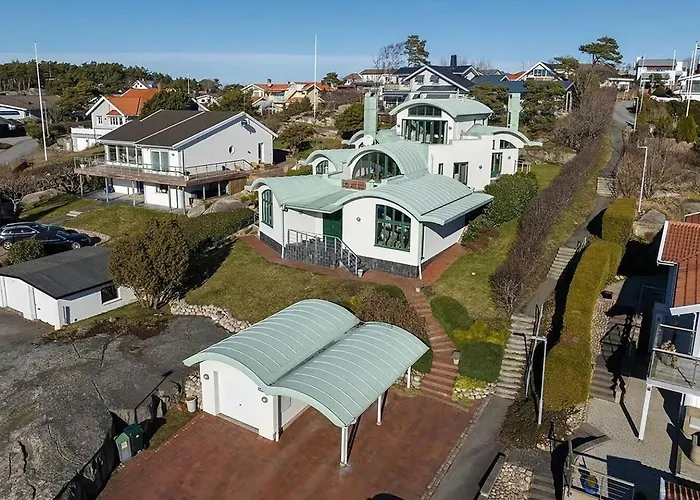 Magnific Villa Next To The Sea